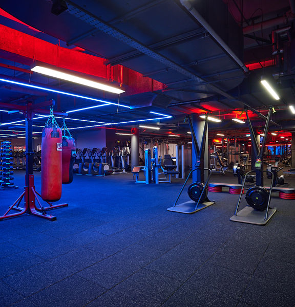 Modernes Fitness First Fitnessstudio