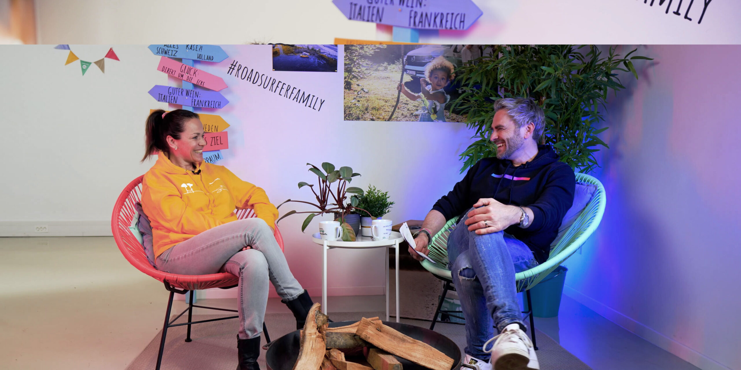 Susanne Dickhardt und Kai Vorhölter lachend im Gespräch