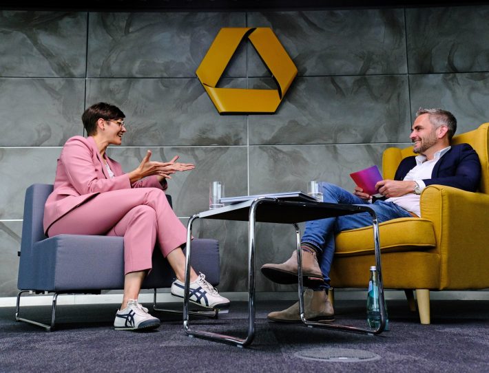 Nasrin Shaikh und Kai Vorhölter im Gespräch