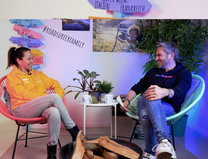 Susanne Dickhardt und Kai Vorhölter lachend im Gespräch